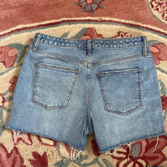 Universal Thread Double Button High Rise Shorts size 6/28R - Picture 6 of 9